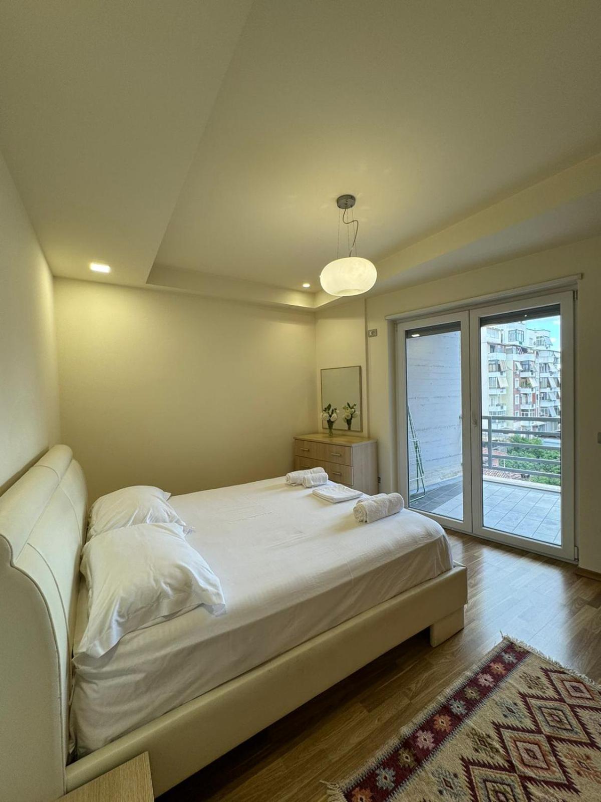 Diem Apartment Near Pazari I Ri ติรานา ภายนอก รูปภาพ