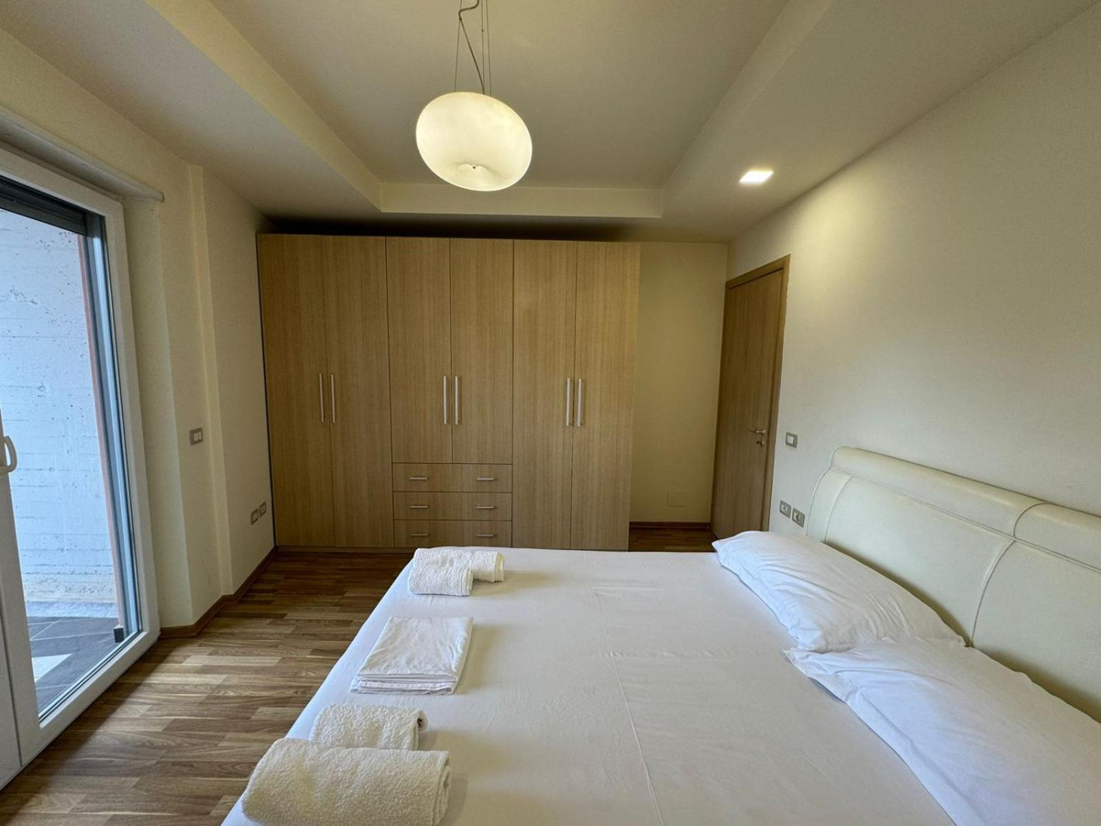 Diem Apartment Near Pazari I Ri ติรานา ภายนอก รูปภาพ