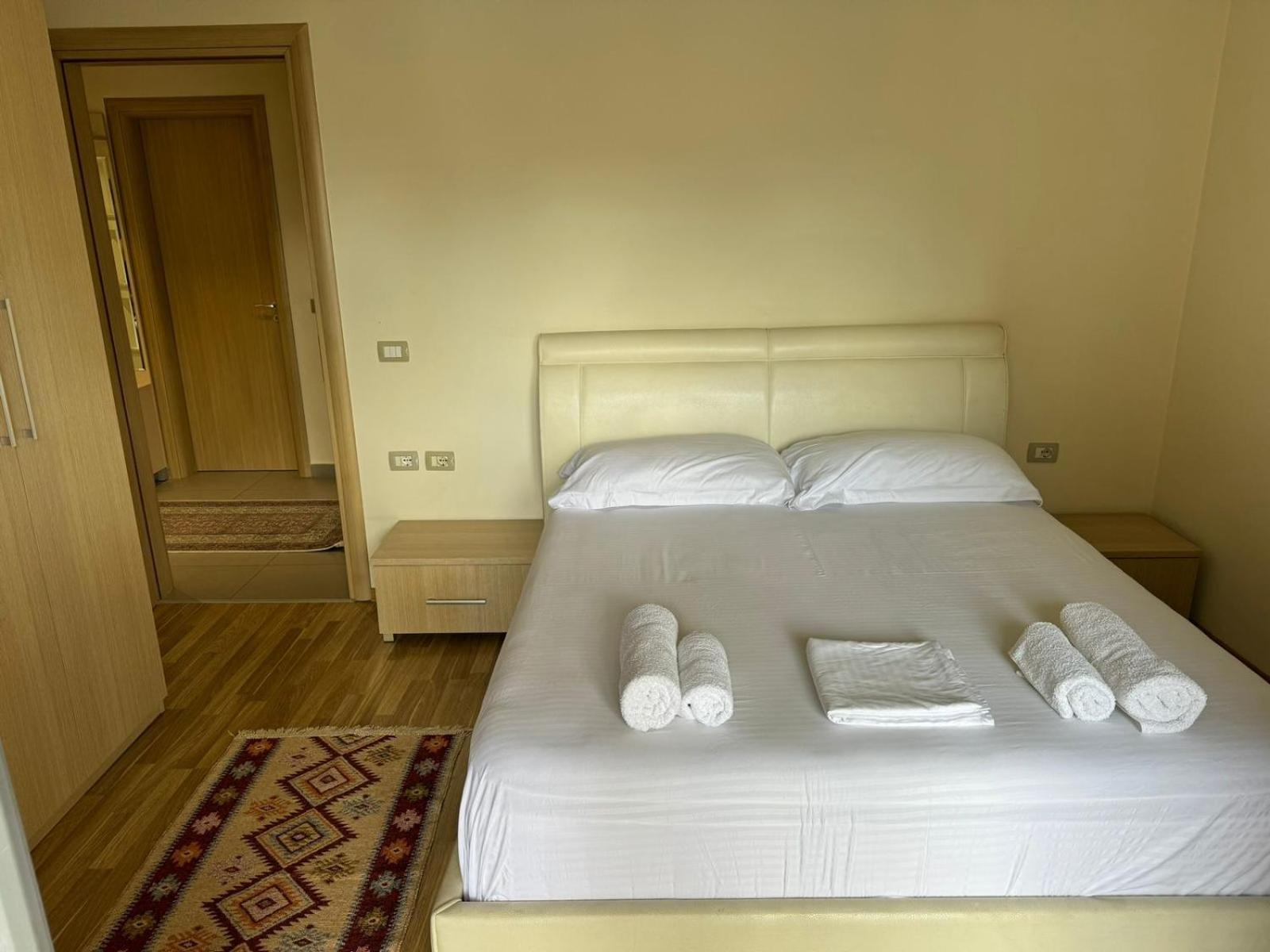 Diem Apartment Near Pazari I Ri ติรานา ภายนอก รูปภาพ
