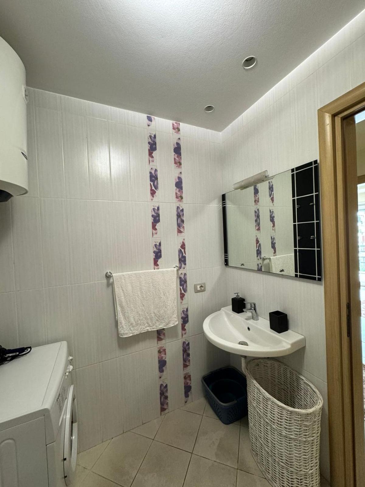 Diem Apartment Near Pazari I Ri ติรานา ภายนอก รูปภาพ