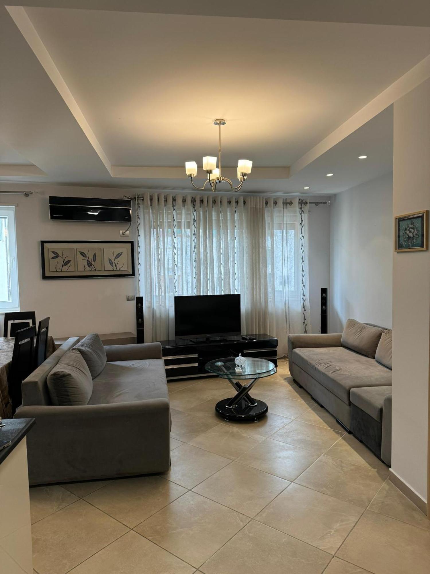 Diem Apartment Near Pazari I Ri ติรานา ภายนอก รูปภาพ